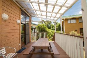 木の温かみ溢れる自然の中のログハウス～Cottage HIBISCUS～