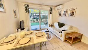 Regent Côte dAzur air-conditioned, pool, garden & parking