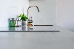 Van Gogh - BillBerry Apartments