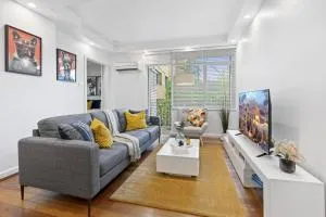 South Yarra Sleek: Urban Pad - Melbourne