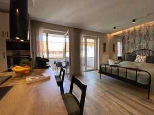 t27 Apartments free parking ingyenes zárt parkoló