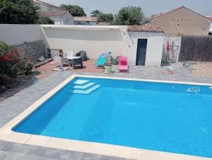 Grand gîte - avec grande piscine - au calme - Esnandes