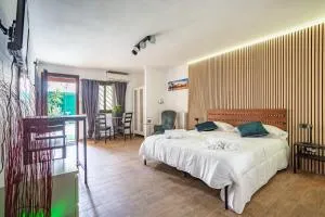 -The rock- Garden and express train city center - Capannelle