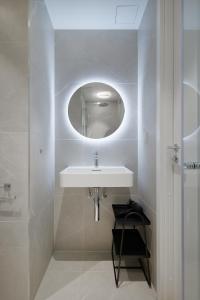 Stylish Volta Quarter Studios with AC