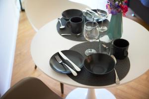 Stylish Volta Quarter Studios with AC