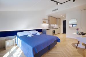 Stylish Volta Quarter Studios with AC