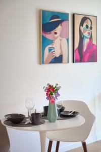 Stylish Volta Quarter Studios with AC