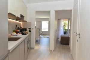 AU PORT - BRAND NEW flat w 1 bedroom, balcony, parking, AC