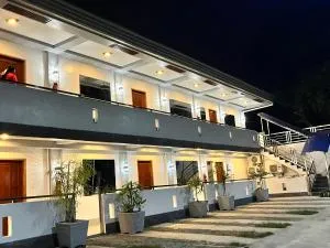 RRJJ's TRANSIENT - A minute walk away from the beach - Agoo