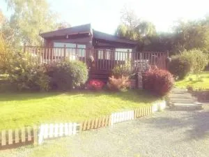 Anne's Lodge Caerberis Holiday Park, dog friendly - Builth Road