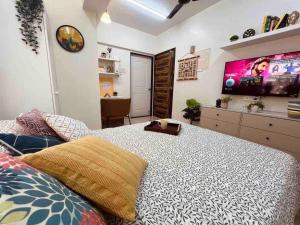 Dawn - A Spacious Modern Studio in Bandra at Almeida Park by Connekt Homes