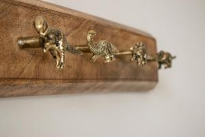 Spacious 6 bedroom House - Sleeps 11, Convenient Location, Perfect for FAMILIES