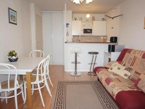 Apartment (4 Adults) room in Appartement Cabourg 2 pièces 4 personnes - FR-1-465-21