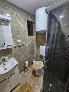 Brvnara ispod stare kruške