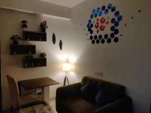 Chic Apartment#Couple Goal#High Rise#Balcony#condo