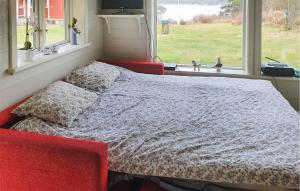 Cozy Home In Strömstad With Wifi