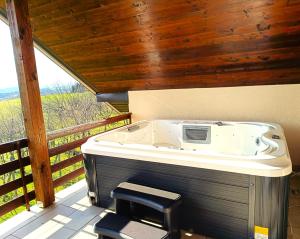 Holiday Home Dandelion with Hot Tub & Sauna
