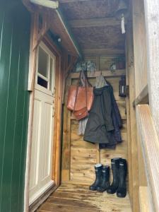 Miners_meadow self contained Shepherds hut