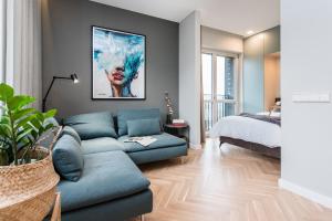 cohost I Trendy Apt w- Balcony & Garage Parking