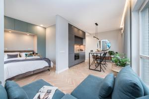 cohost I Trendy Apt w- Balcony & Garage Parking