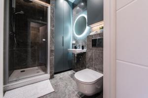 cohost I Trendy Apt w- Balcony & Garage Parking