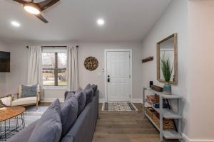 Island Joy - Newly RenovatedWalk to the Beach!