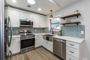 Island Joy - Newly RenovatedWalk to the Beach!