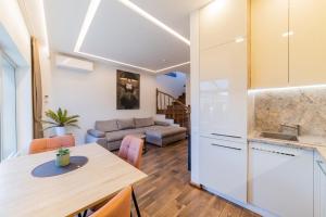 Kotedžas Kunigiškiuose su terasa