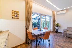 Kotedžas Kunigiškiuose su terasa