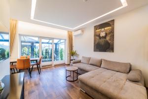 Kotedžas Kunigiškiuose su terasa