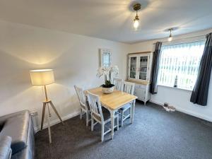 Arthurs Escape - Part of the The Bay Filey Holiday Village with pool, gym and direct beach access, pub, restaurant, tennis and meadows walks
