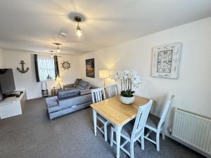 Arthurs Escape - Part of the The Bay Filey Holiday Village with pool, gym and direct beach access, pub, restaurant, tennis and meadows walks