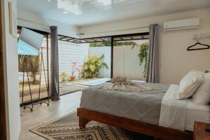 Private pool & rooftop patio Hot tub, AC, WI-FI