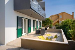 Big sunny terrace apartment Hvar