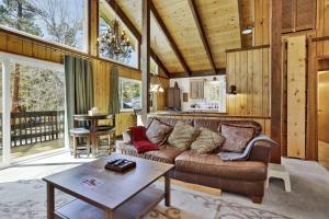 Rustic Retreat Big Bear~Central Fox Farm Chalet~