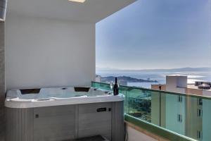 Exclusive Penthouse Big Blue with private Jacuzzi