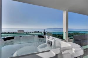 Exclusive Penthouse Big Blue with private Jacuzzi
