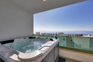 Exclusive Penthouse Big Blue with private Jacuzzi