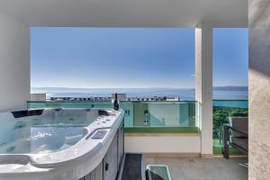 Exclusive Penthouse Big Blue with private Jacuzzi