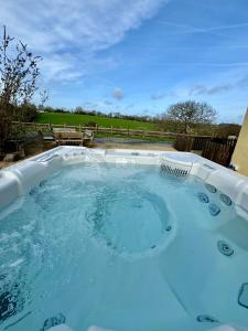 Meadowsweet Cottage Jacuzzi Edition