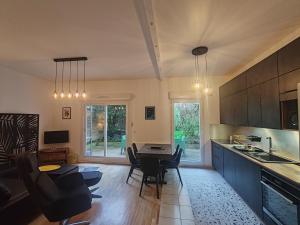 LONG STAY Courbevoie charmant Apt T3 avec jardin et terrasse, calme, proche transports - 4hvězdičkové hotely ve městě Courbevoie