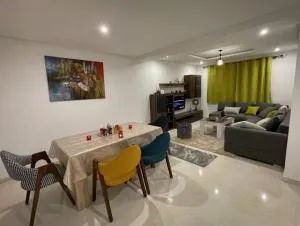 Expérience de luxe ultime / Parking / Restaurant / Cafe / Carrefour - Naïma