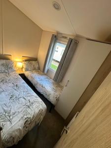 Meadows Luxury Hot Tub Breaks @ Tattershall