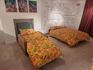 Entire Ground Floor Flat, Free Off-Street Parking and Large Garden