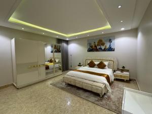 شقة فاخرة غرفة وصالة النرجس ١٦