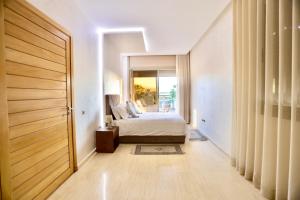 *Villa de luxe à Marrakech, vue sur les montagnes*