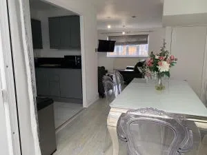 Casa Elisa - Enfield Lock