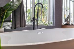 Romantic Hideout @ Central Bui Vien District 1 143A