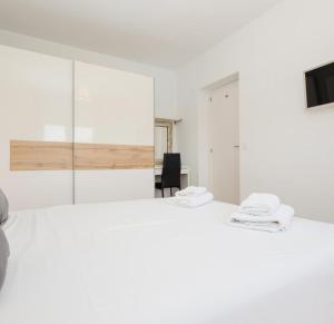 Refurbished 2-Bed Apartment in El Paraiso Alto