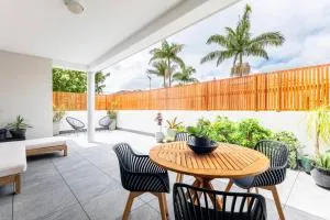 Balmain Designer 1 Bedroom Apartment with Parking - Woolwick